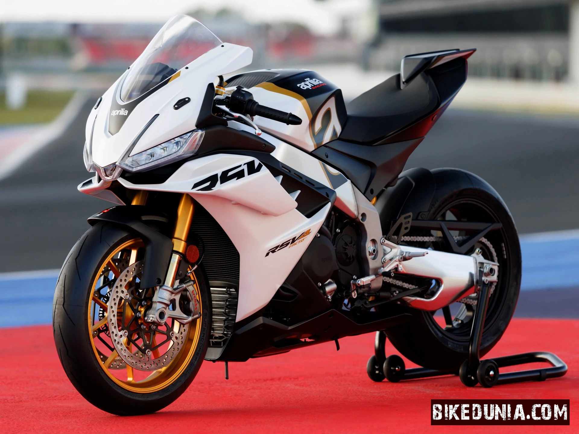 Aprilia RSV4 Factory