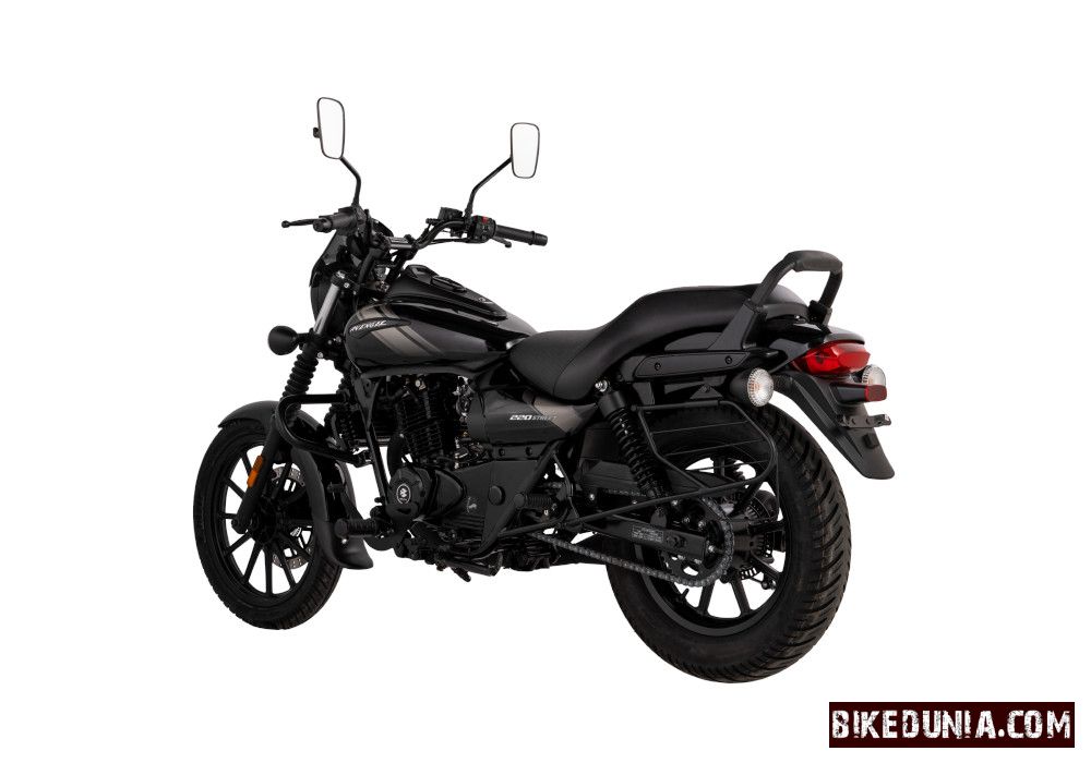 Bajaj Avenger 220 Street