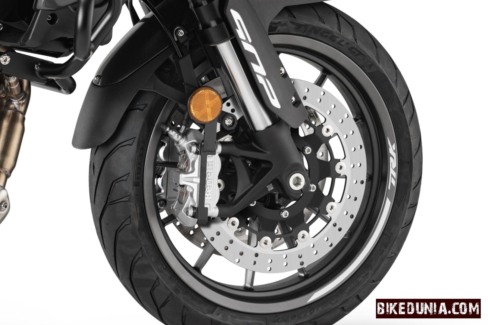 Benelli TRK 502 - 320 mm Dual Disc Brakes