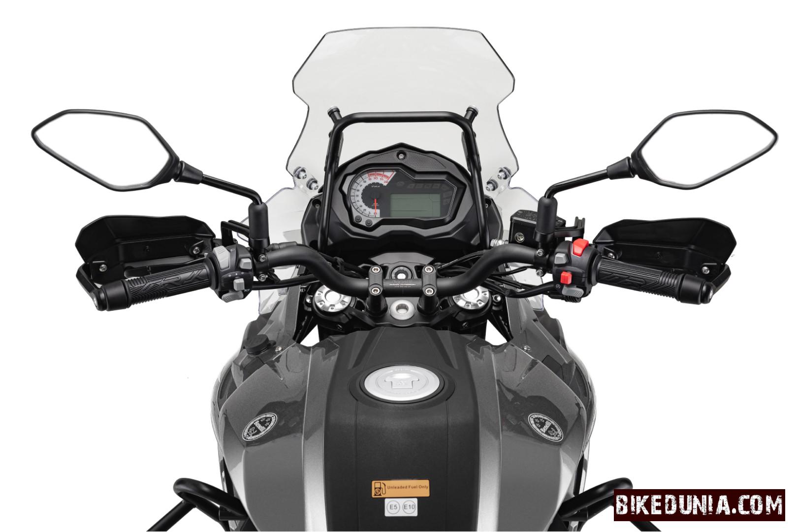 Benelli TRK 502 - Ergonomic Handlebar & Digi-Analog Display