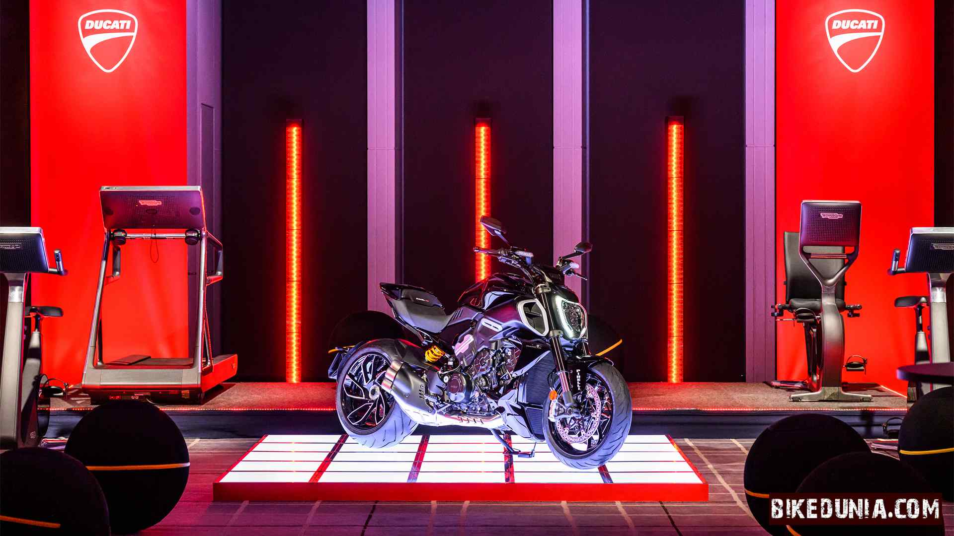 Ducati Diavel V4